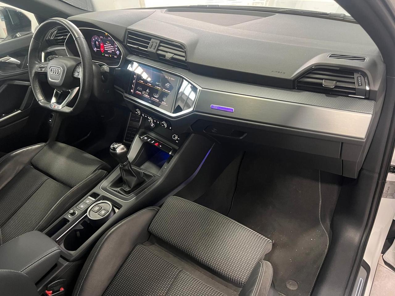 Audi Q3 35 TDI Identity Black