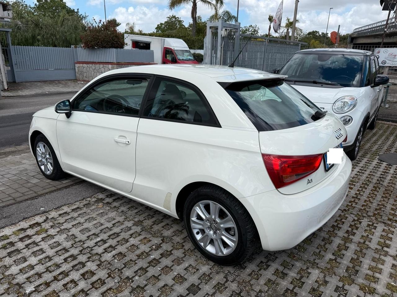 Audi A1 1.6 TDI 90cv Ambition-2011