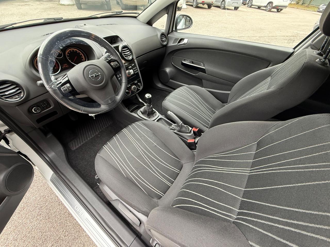 Opel Corsa 1.2 3 porte - 77000KM