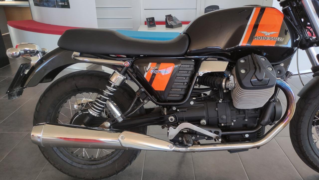Moto Guzzi V7 SPECIAL