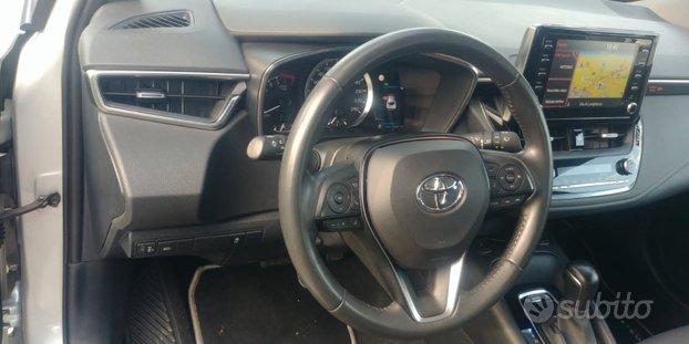 TOYOTA COROLLA HBRID 98cv NEO PATENTATI APPLE CAR PLAY BLUETOOTH CRUISE CERCHI MULTIFUNZIONE