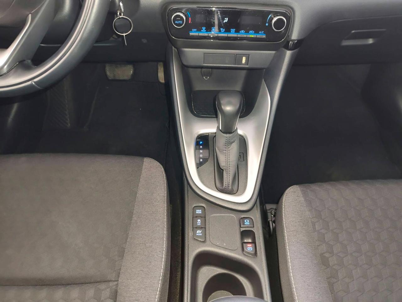 Toyota Yaris 1.5 Hybrid 5 porte Business