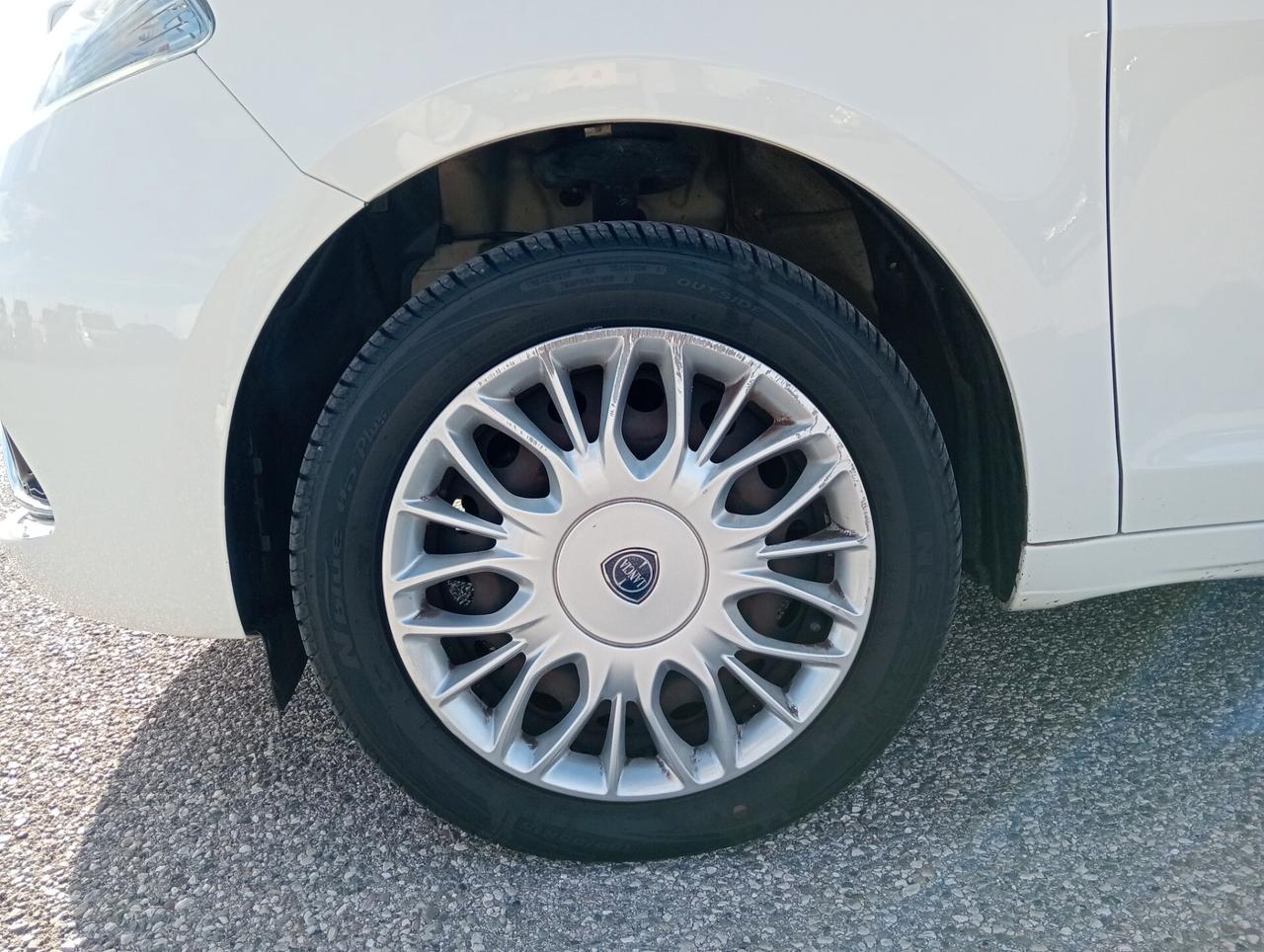 Lancia Ypsilon 1.2 69 CV 5 porte Gold 5 posti