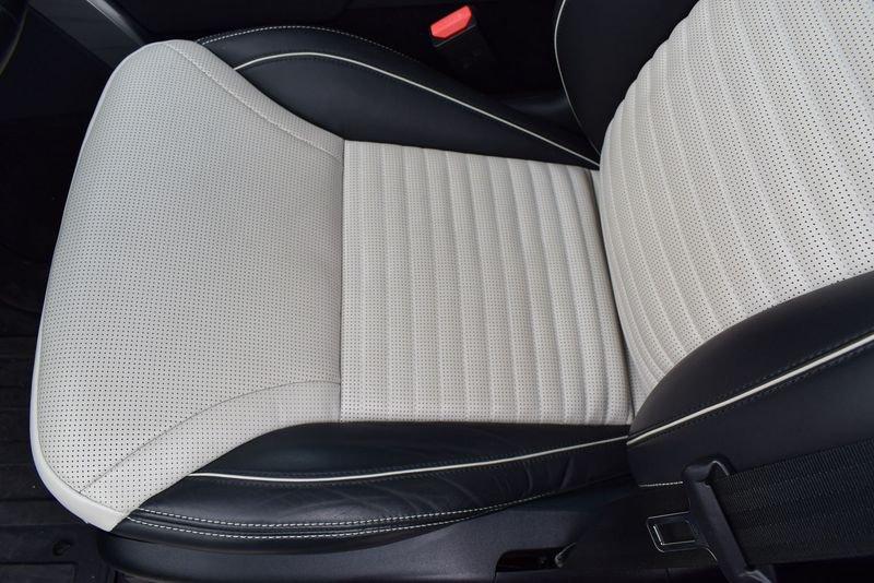 Land Rover Discovery 3.0D I6 300 CV AWD Auto R-Dynamic HSE
