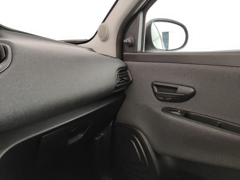 Lancia Ypsilon 1.0 FireFly 5 porte S&S Hybrid Silver