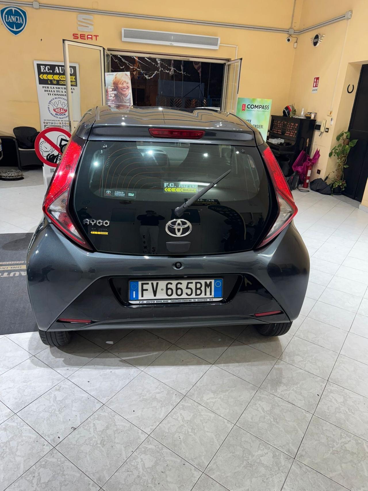 Toyota Aygo 1.0 VVT-i 72 CV 5 porte x-cite (motore con 80.000km con fattura)