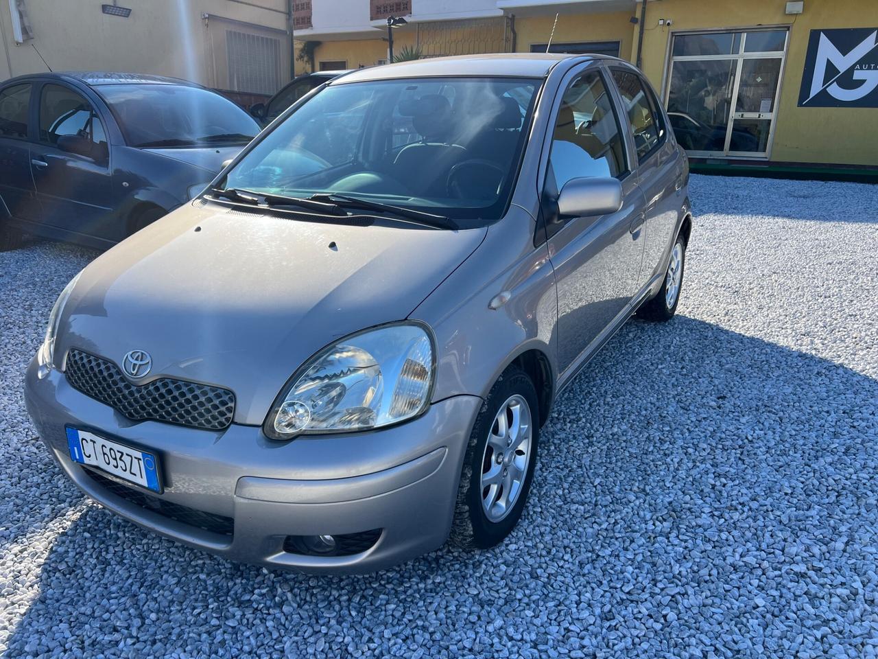 Toyota Yaris 1.3i 16V cat 5 porte Sol
