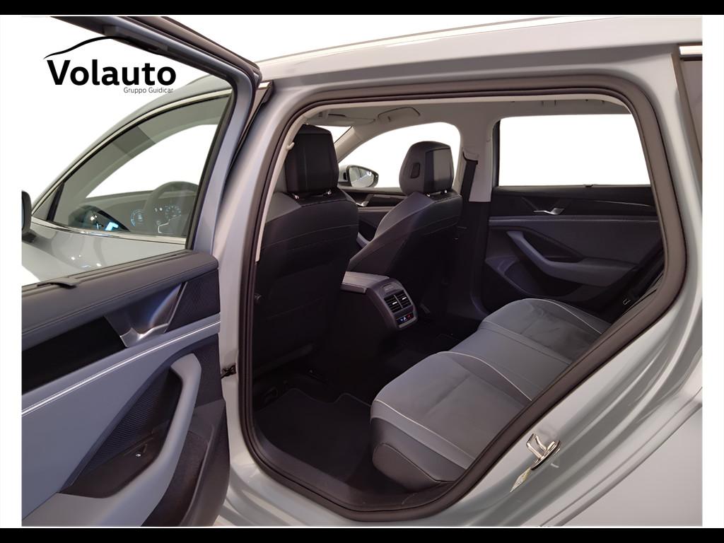 VOLKSWAGEN Passat IX 2024 - Passat 2.0 tdi scr Business 150cv dsg