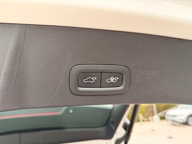 Volvo XC40 1.5 t3 163 cv Momentum Pro Automatica