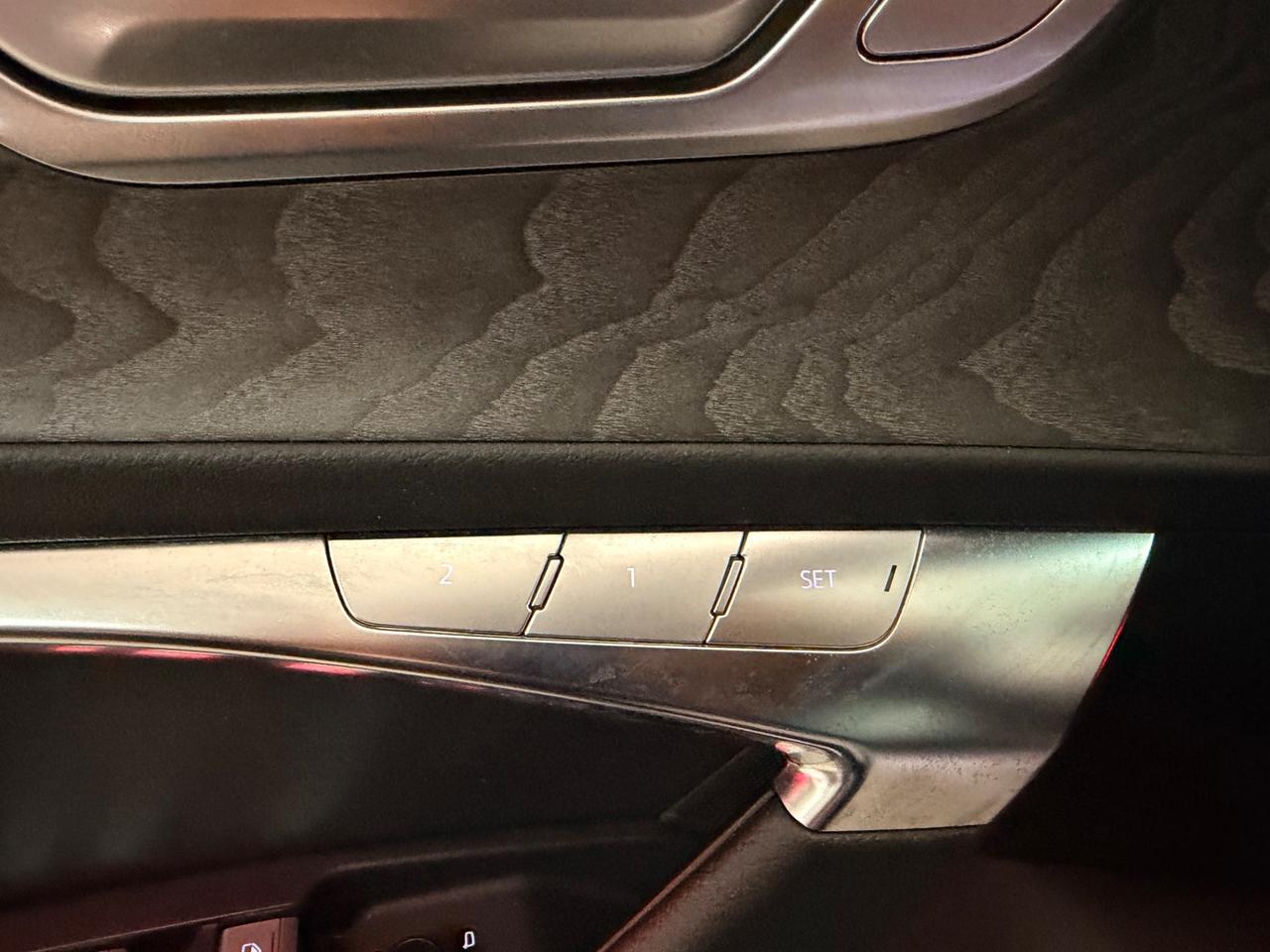 Audi A6 Avant 40 2.0 TDI quattro ultra S tronic LINE Design