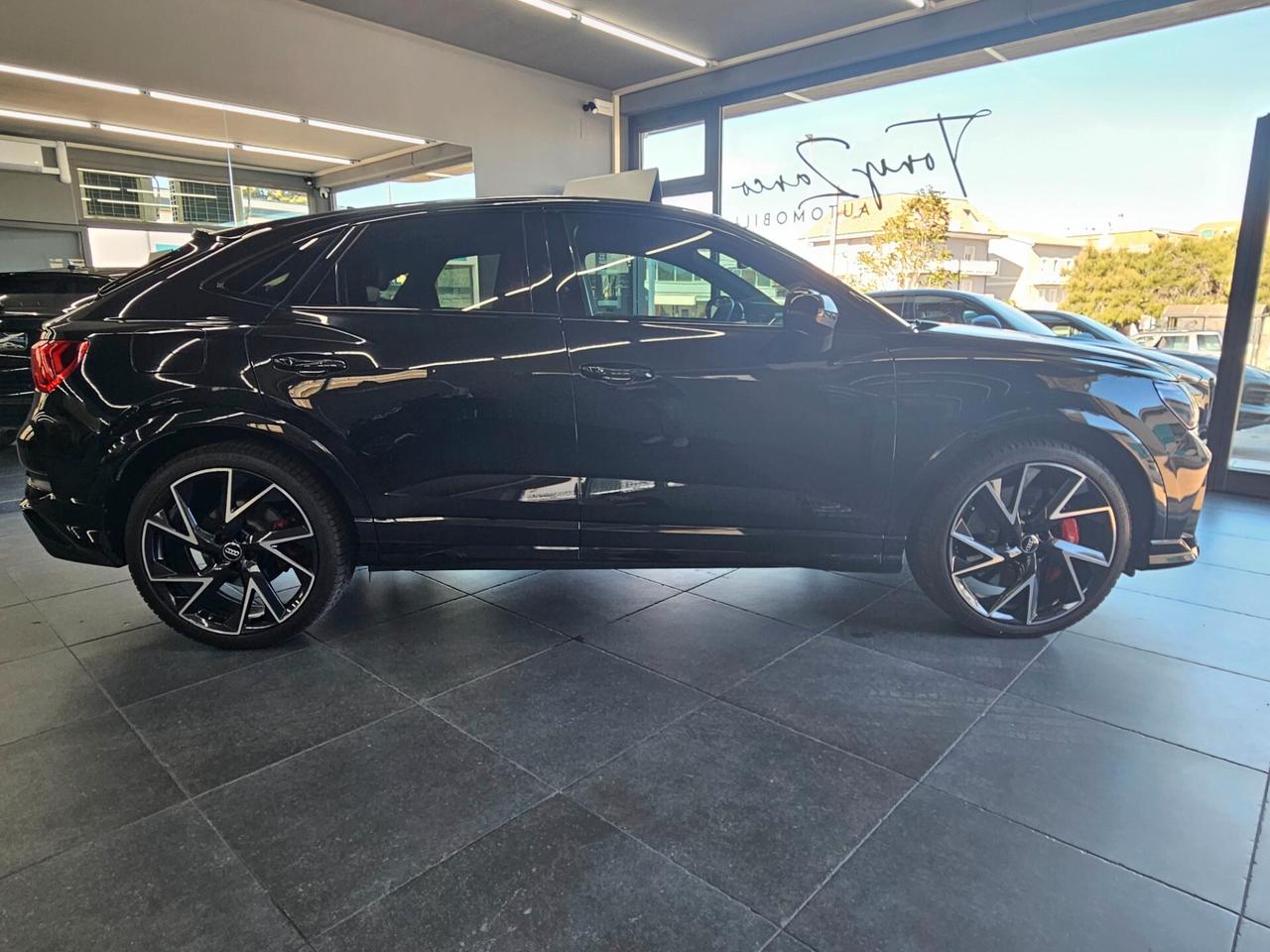 AUDI RSQ3 BLACK EDITION