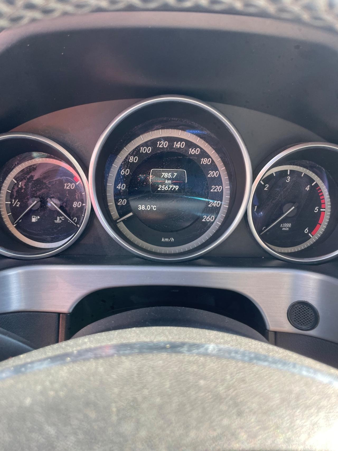 Mercedes-benz E 220 200 CDI Premium
