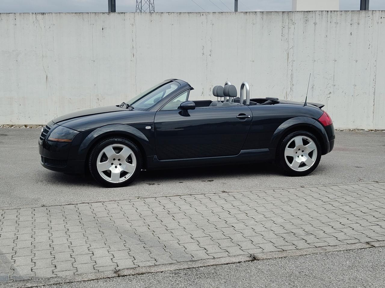 Audi TT Cabrio book service perfetta