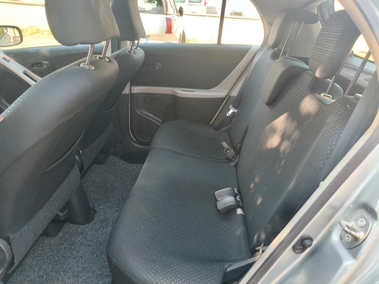 Toyota Yaris 1.0 5 porte SOLAMENTE 119.000 KM