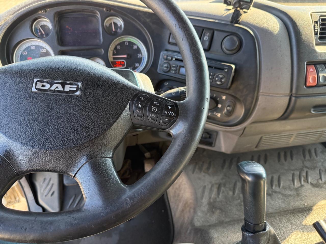 DAF LF45.220 ribaltabile con gru Bonfiglioli P7.200/2SI