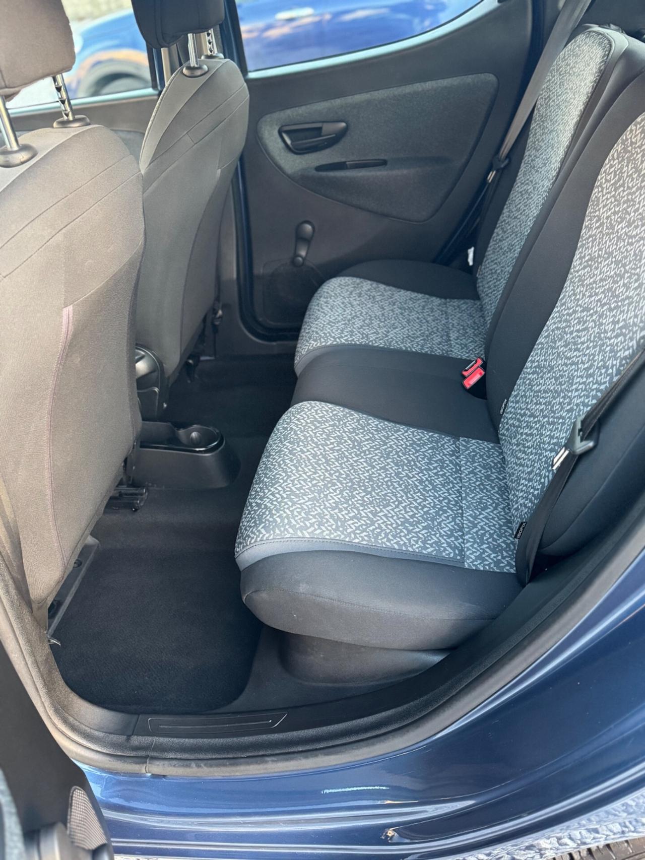 Lancia Ypsilon 1.0 FireFly 5 porte S&S Hybrid Ecochic Silver