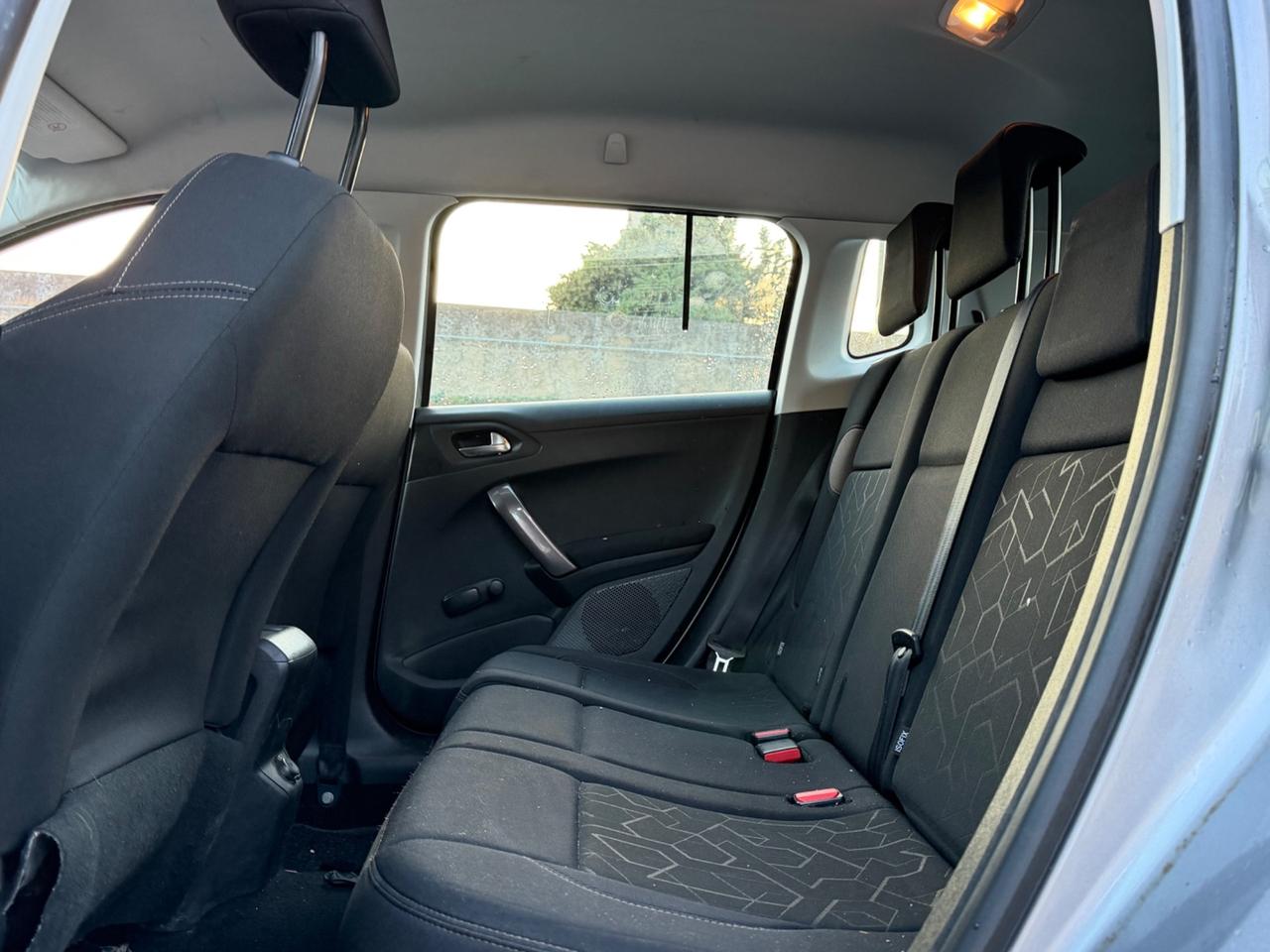 Peugeot 2008 1.2 benzina 82cv - 2014 km 120.000