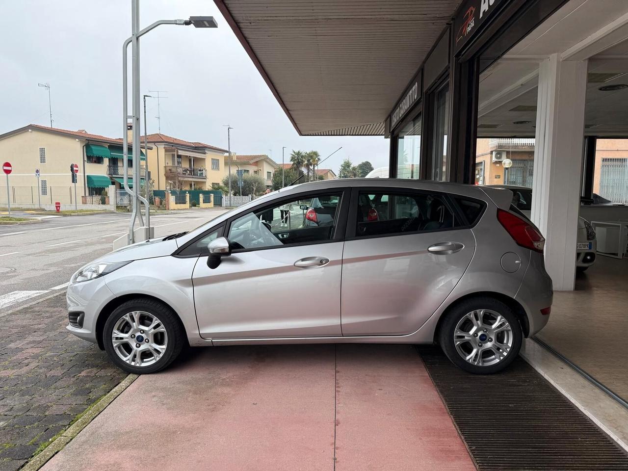 Ford Fiesta 1.5 TDCi 75CV 5 porte Black & White Edition