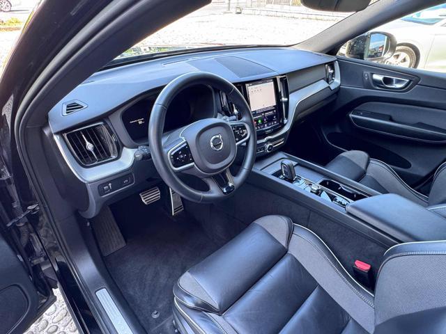 VOLVO XC60 B4 (d) AWD automatico Plus Dark