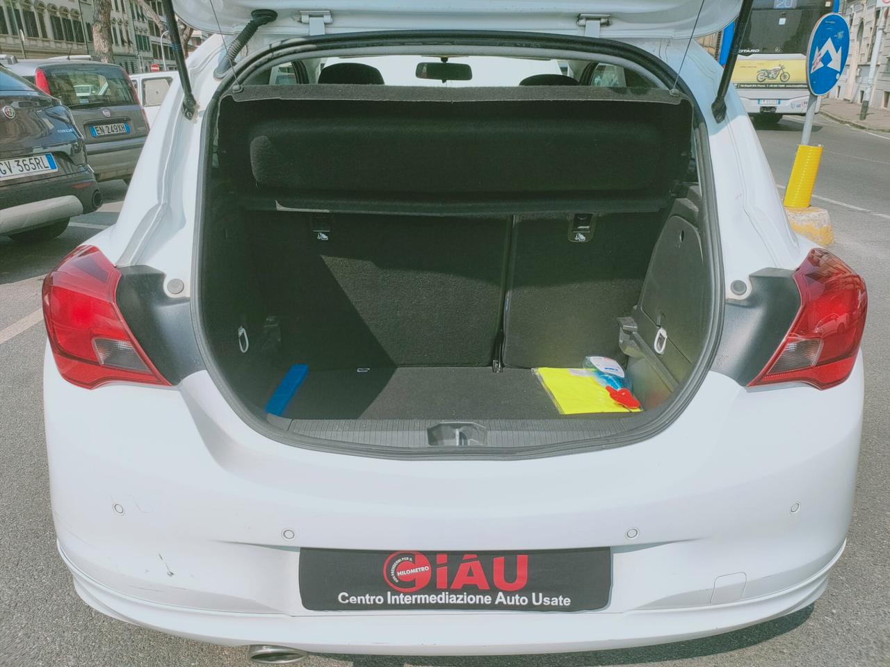 Opel Corsa 1.2 Coupé b-Color Neopatentati