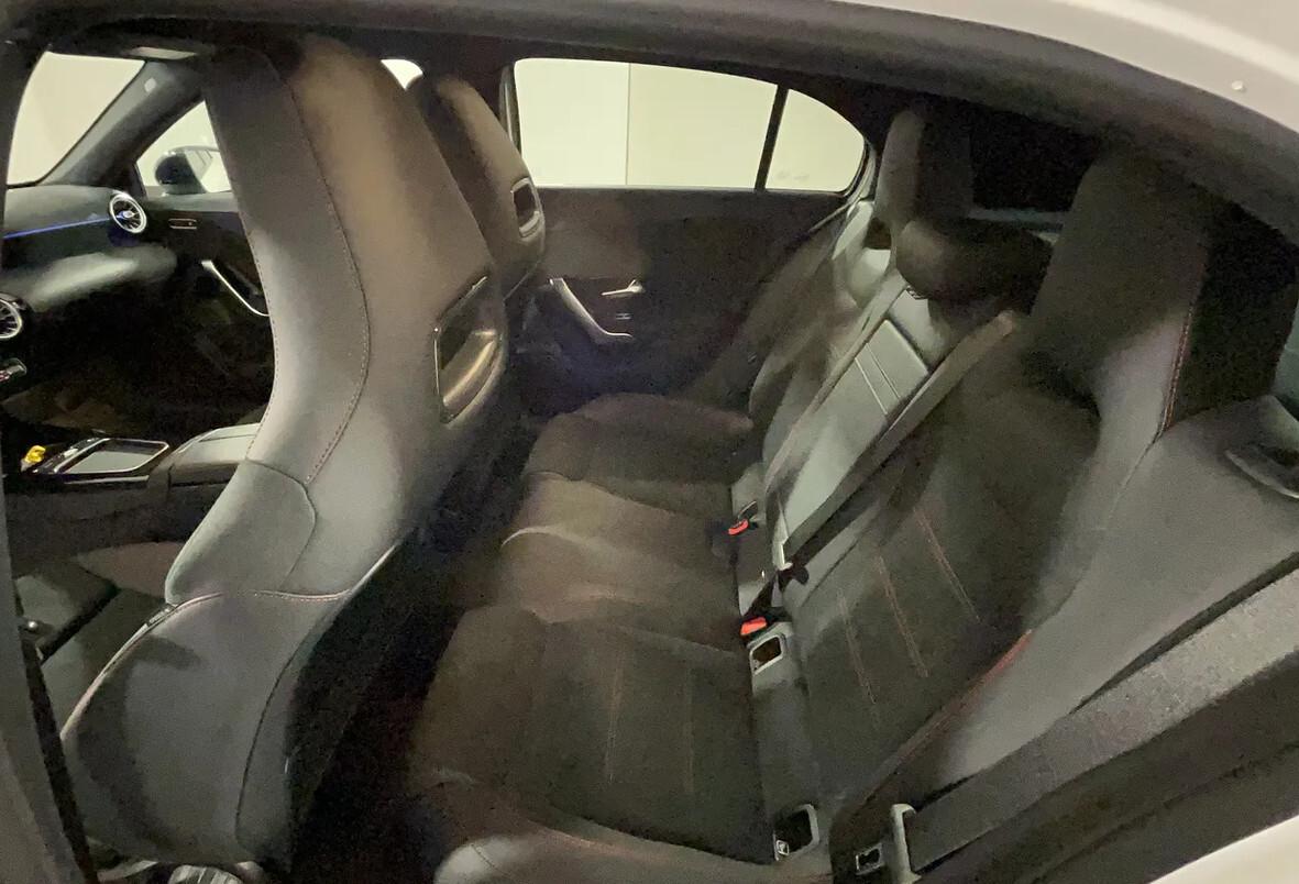 MERCEDES A180 AMG LINE 136CV AUTOM KM0