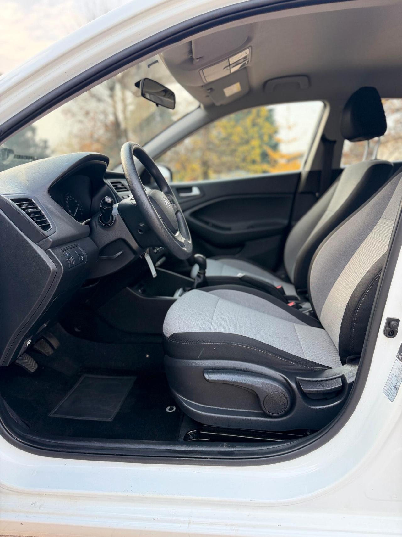 Hyundai i20 1.2 84 CV 5 porte 2016 neopatentati