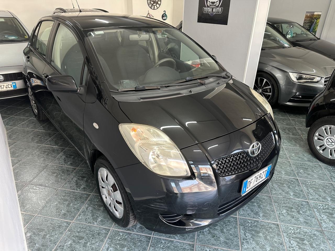 Toyota Yaris 1.0 5 porte Sol
