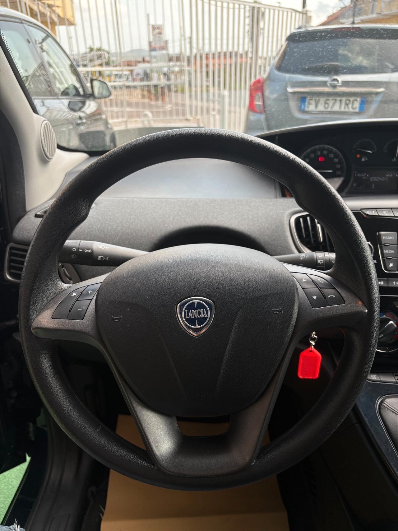 Lancia Ypsilon 1.2 69 CV 5 porte GPL Ecochic Monogram