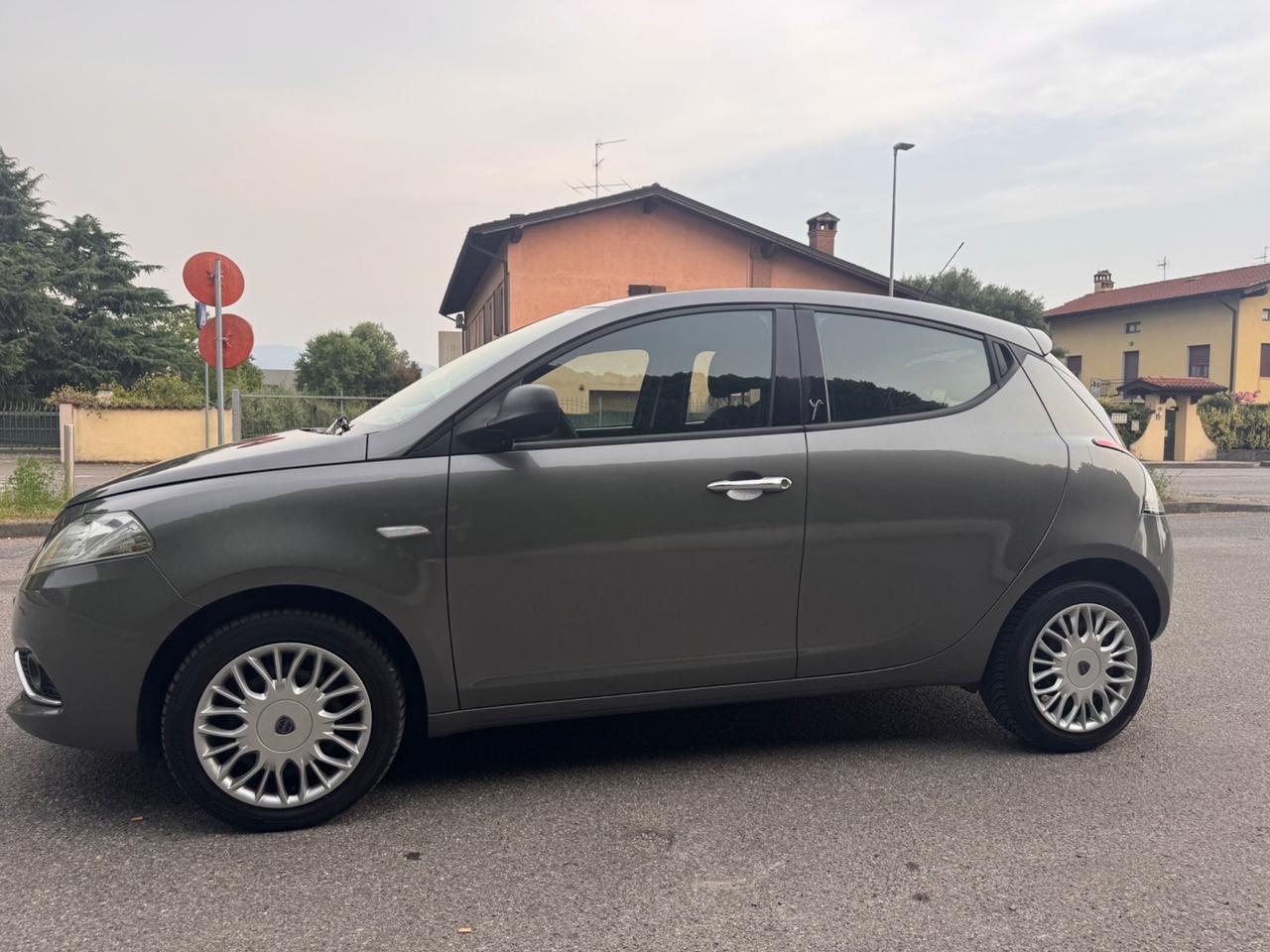 Lancia Ypsilon 1.2 benzina, euro 6b, anno 2016, ok neopatentati!