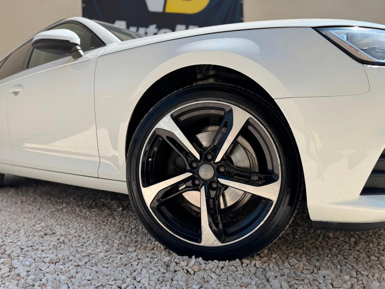 Audi A4 Avant 2.0 TDI 122 CV S tronic S line edition