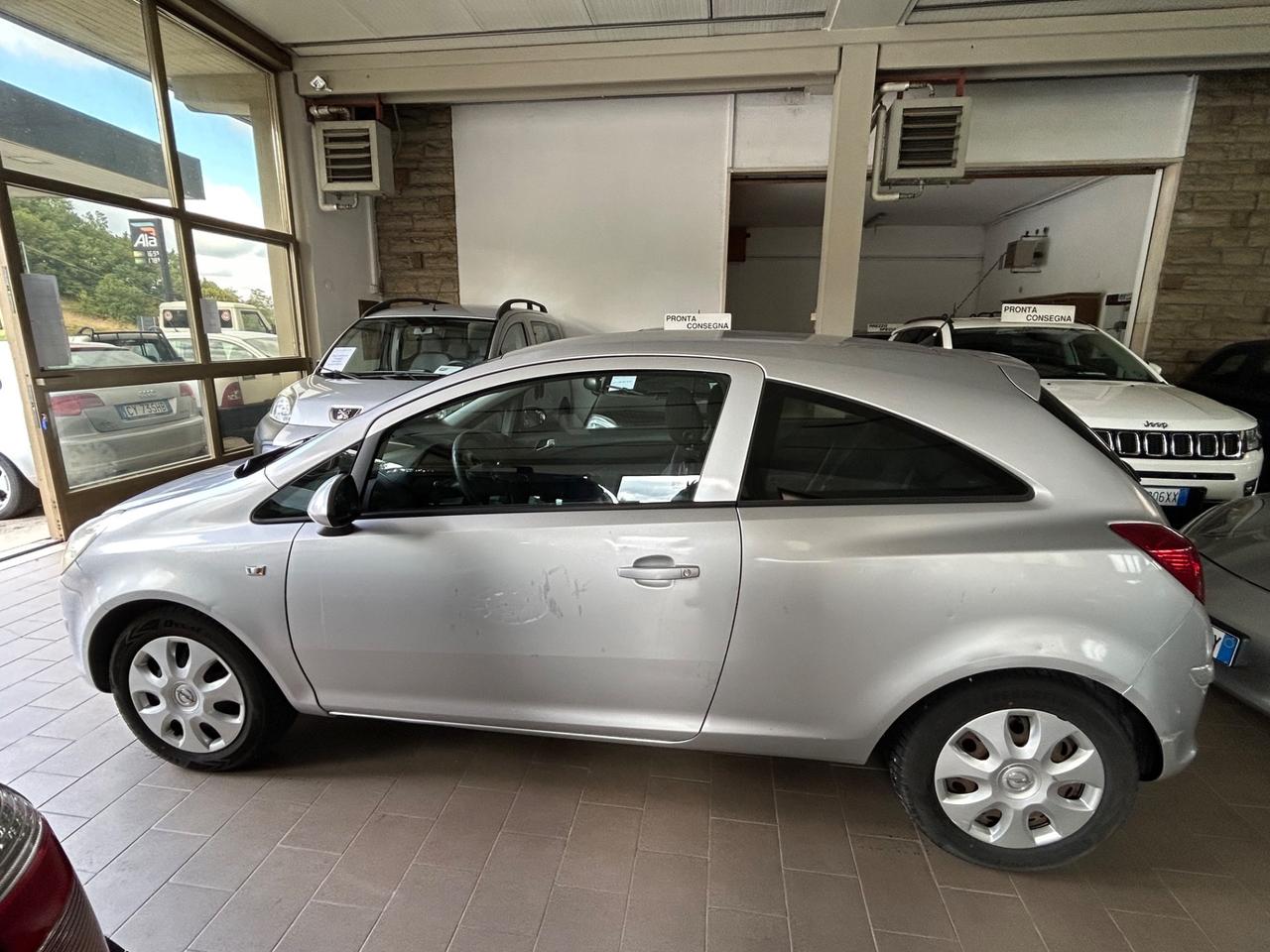 Opel Corsa NEOPATENTATI UNICOPROPRIETARIO