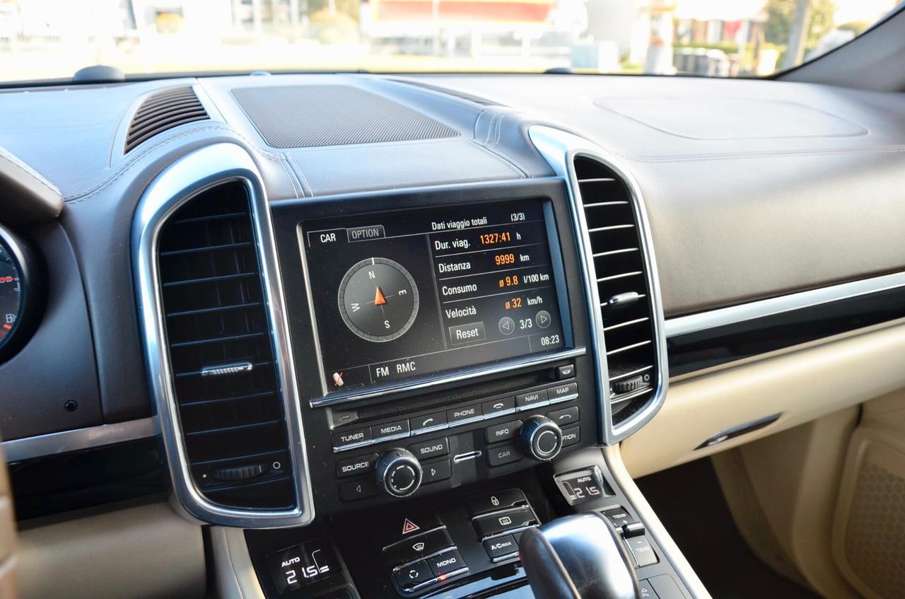 PORSCHE CAYENNE 3.0 V6 TDI 245cv TIPTRONIC, SERVICE BOOK PRESENTE, UFF ITALIANA, PELLE TOTALE, 21″, PERMUTE