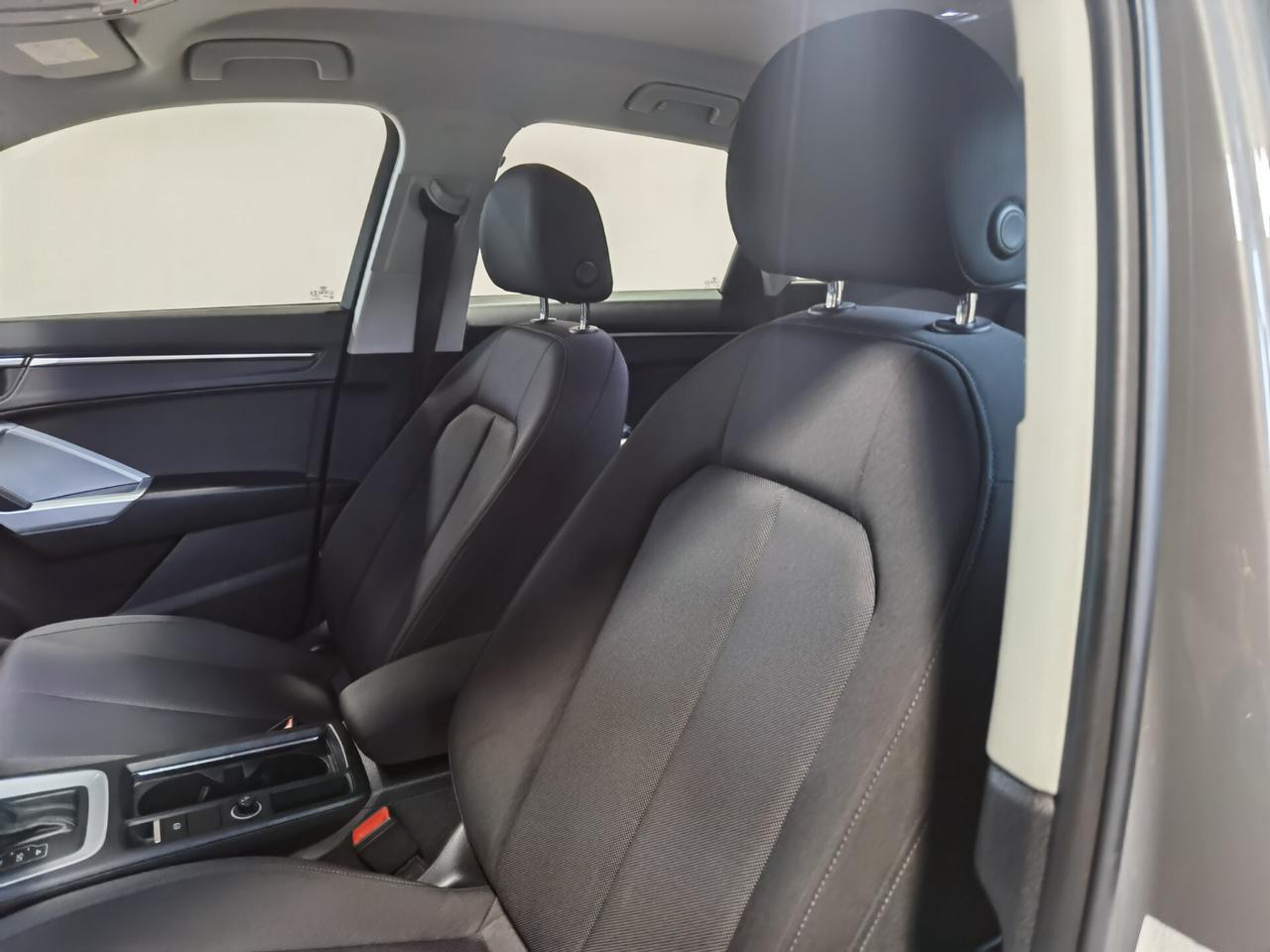 Audi Q3 35 TDI S tronic Business Sport