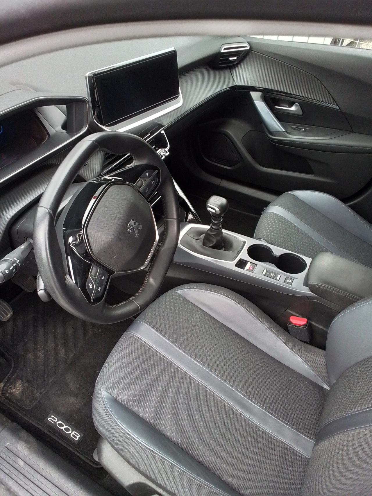 Peugeot 2008 PureTech 130 S&S Allure Navi Pack