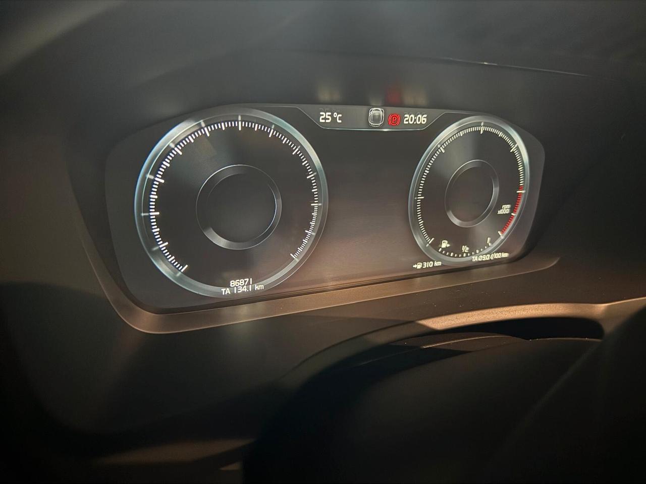 Volvo XC 90 XC90 B5 (d) AWD Geartronic 7 posti Momentum
