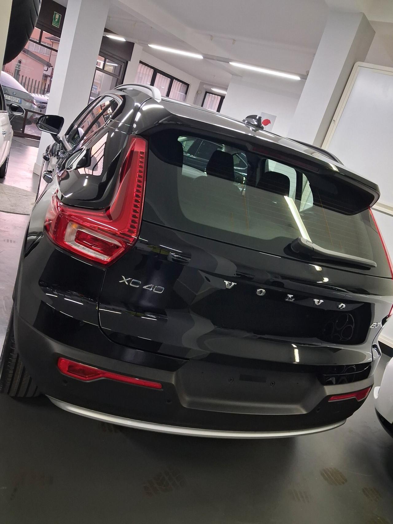 Volvo XC40 B3 automatico Essential NUOVA