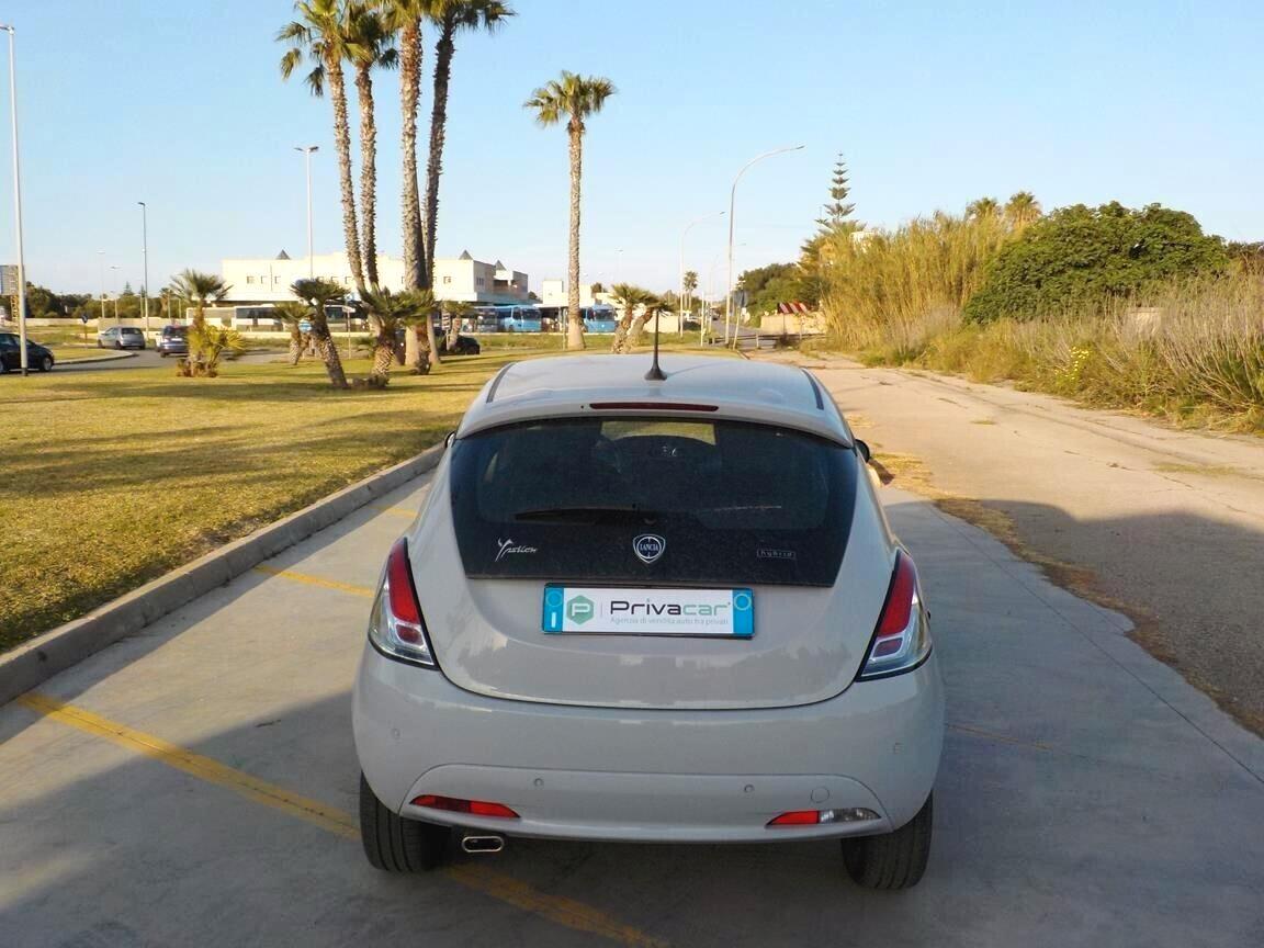 Lancia Ypsilon 1.0 FireFly 5 porte S&S Hybrid Ecochic Gold