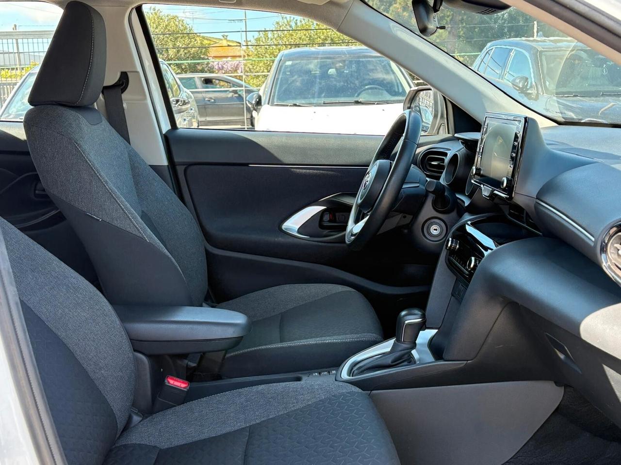 Toyota Yaris Cross 1.5 Hybrid 5p. E-CVT AWD-i Business