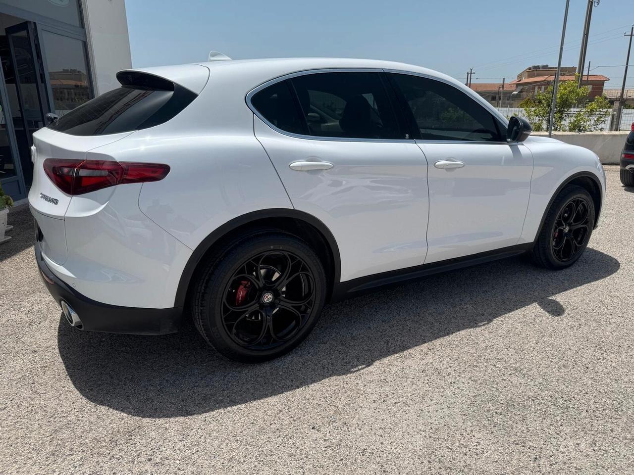 Alfa Romeo Stelvio 2.2 Turbodiesel 210 CV AT8 Q4 Super