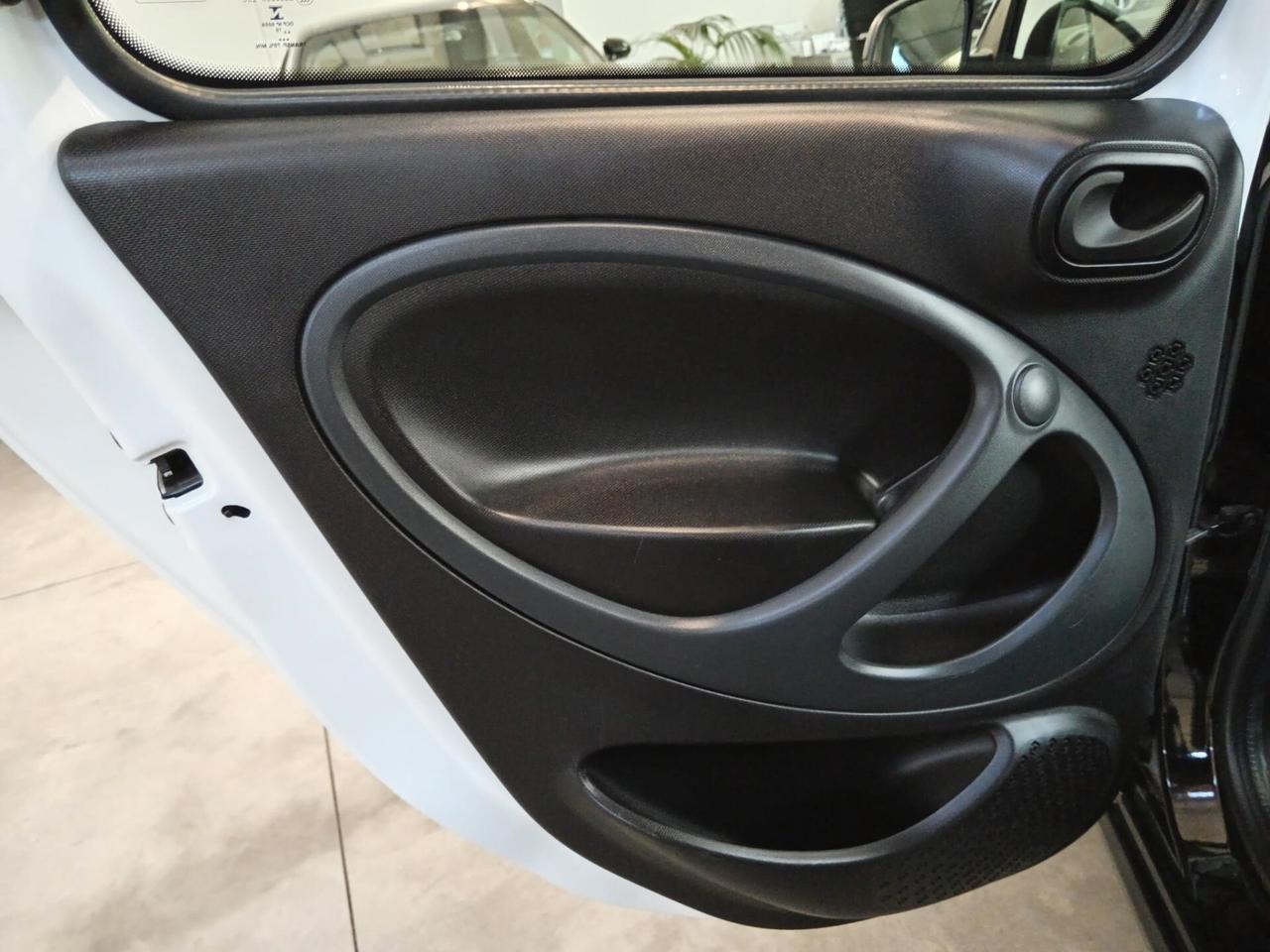SMART Forfour II Hatchback 453 1.0 82cv (60kW) FULL ELECTRIC