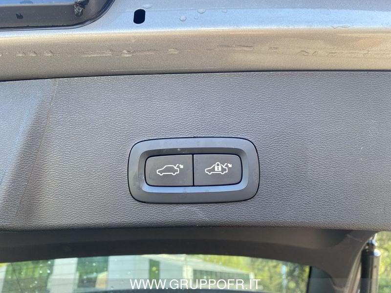 Volvo XC40 B4 AWD Geartronic Momentum Pro