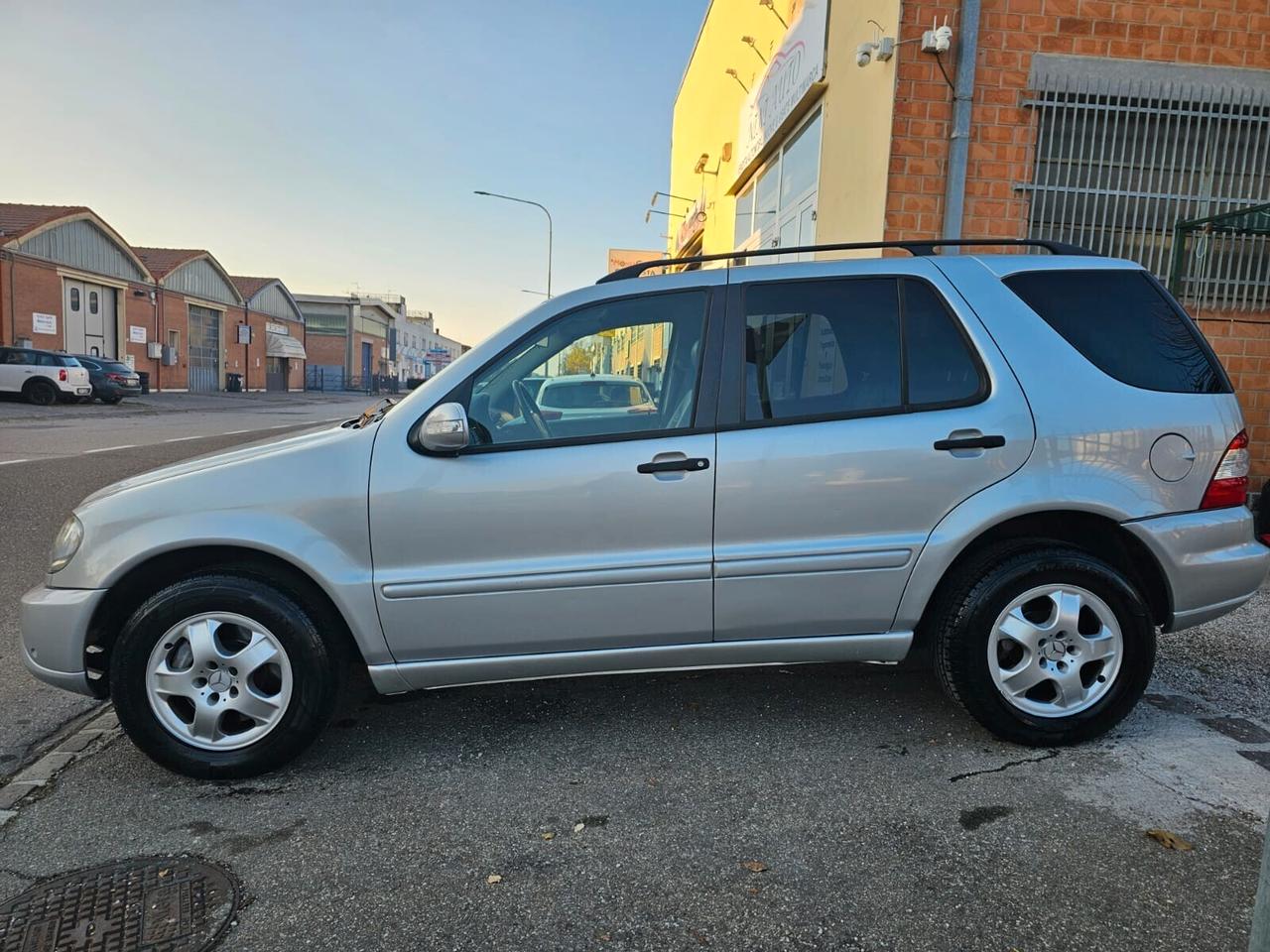 Mercedes-benz ML 270 CDI 163cv Aut*Pelle*Navi*PDC*