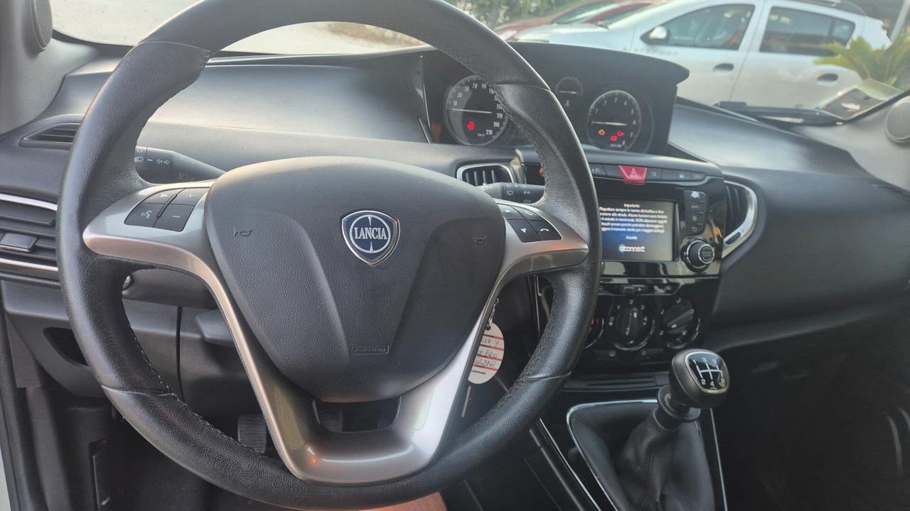 Lancia Ypsilon 1.2 69 CV 5 porte Silver