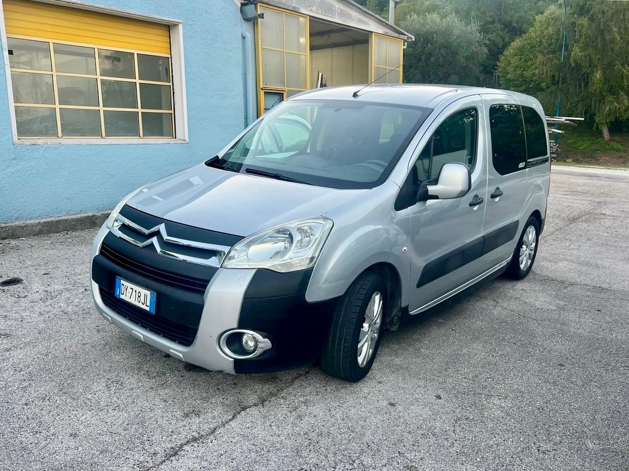 Citroen berlingo 5posti 1.6 HDi gancio traino Neopatentati