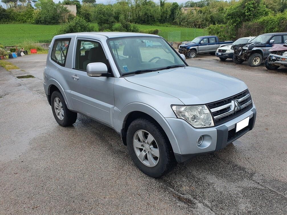 Mitsubishi Pajero IV 3.2 16V DI-D 160CV 3p. GLX