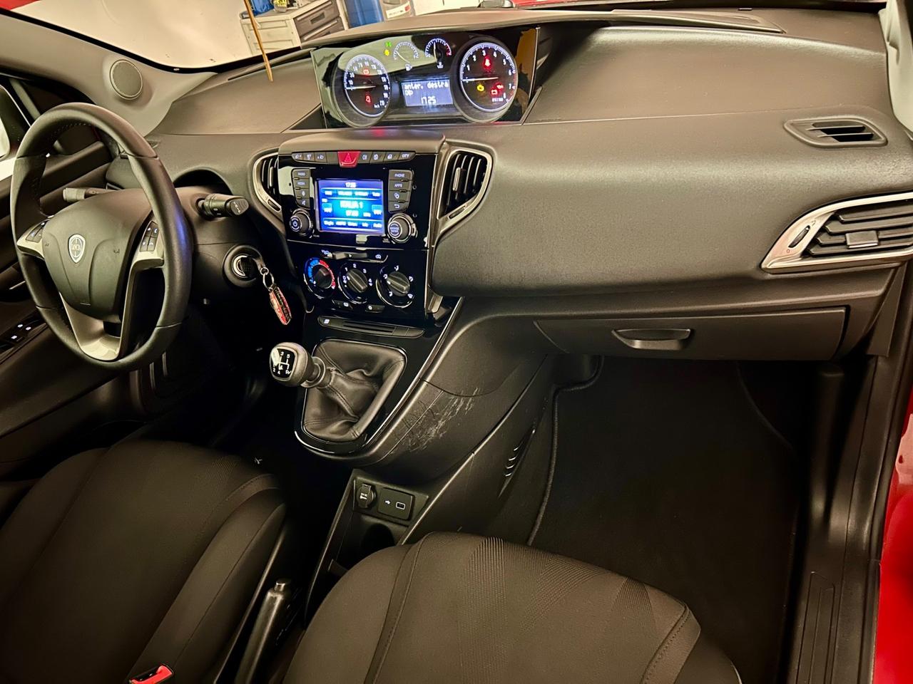 Lancia Ypsilon 1.2 69 CV 5 porte S&S Platinum