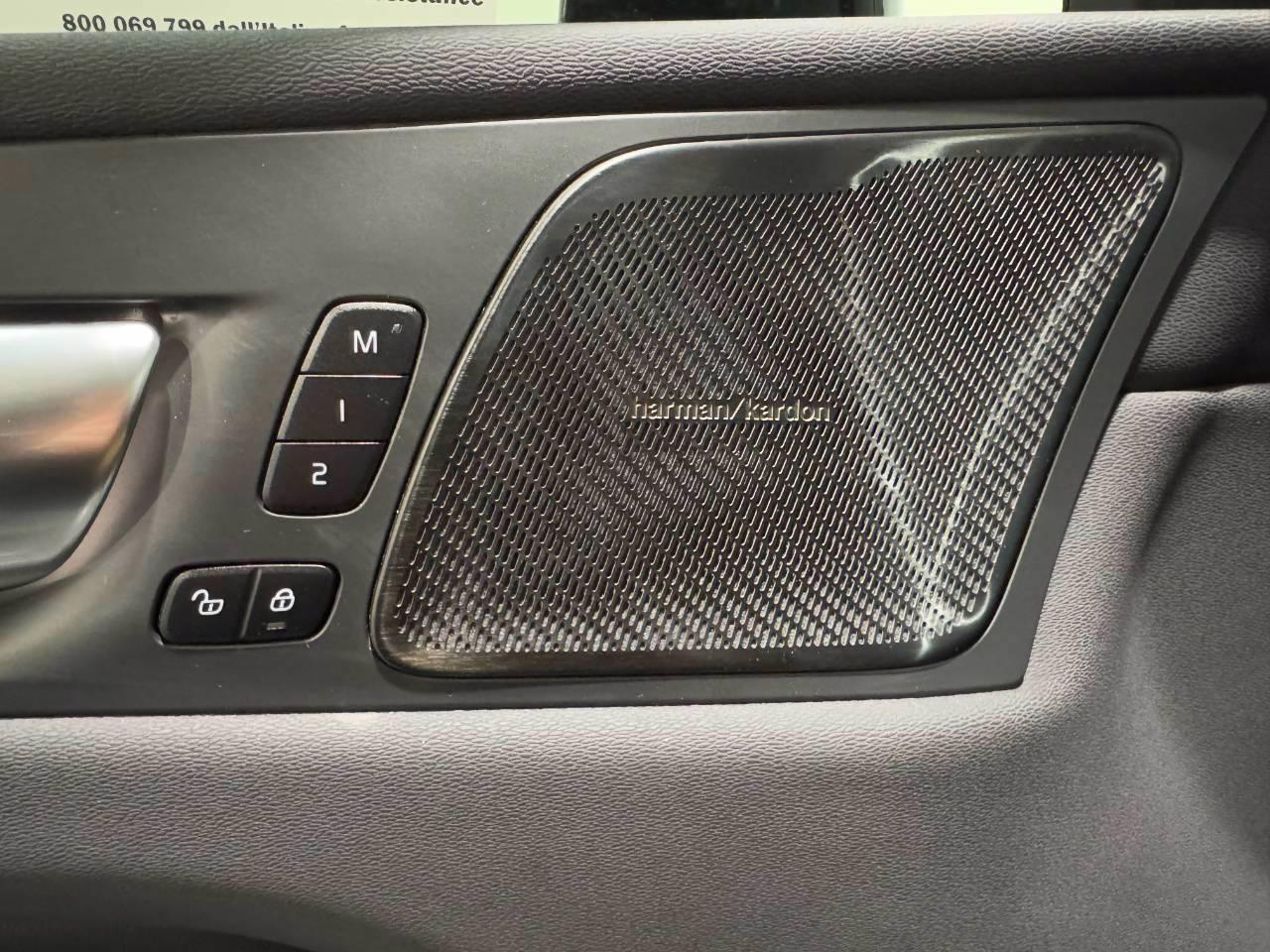 VOLVO XC60 B5 PLUS DARK AWD AUTO