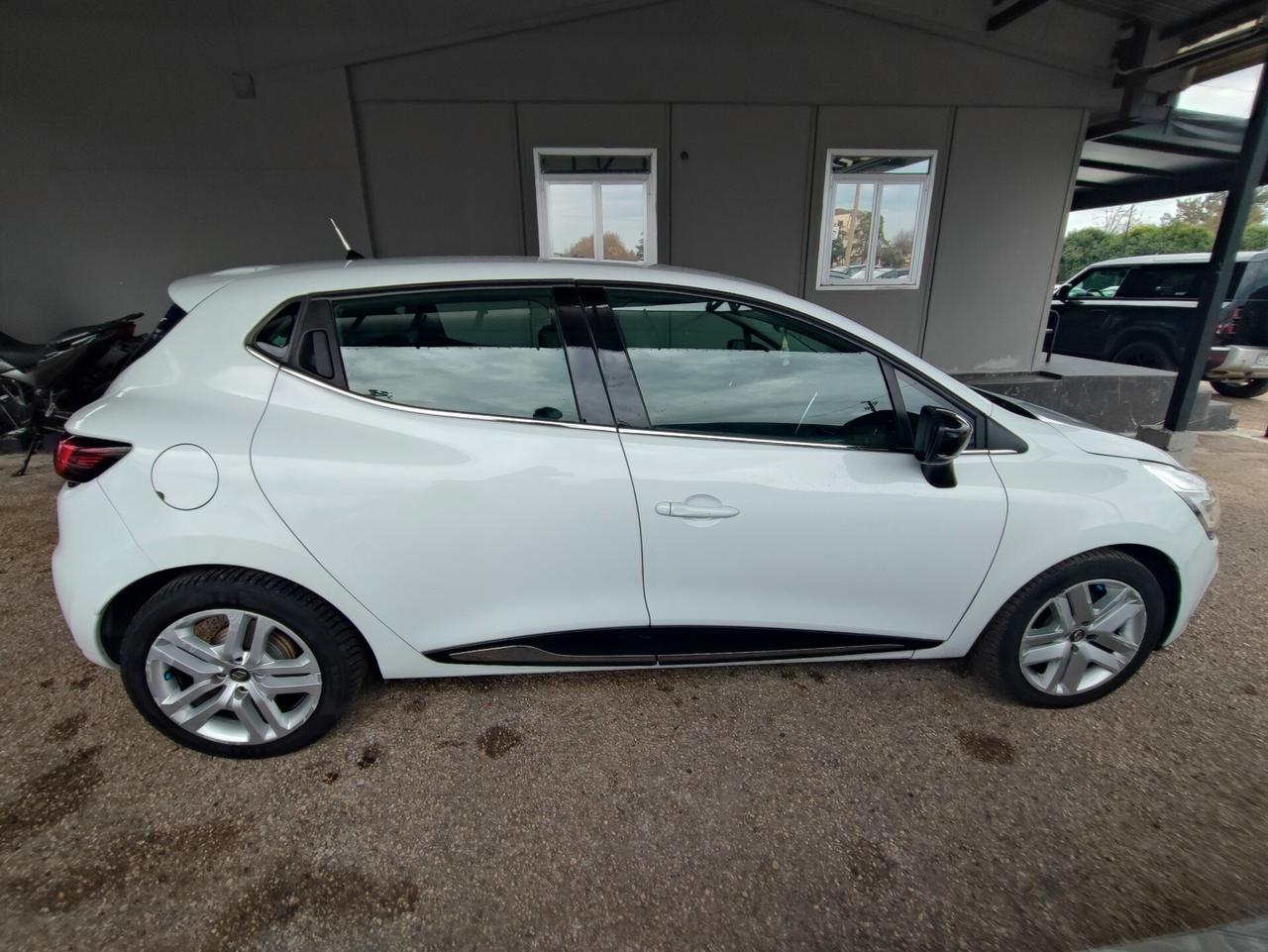 Renault Clio TCe 12V 75 CV 5 porte Moschino Intens