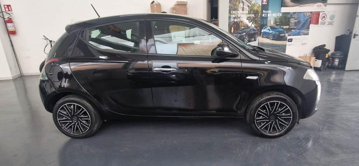Lancia Ypsilon 1.2 69 CV 5 porte S&S Gold