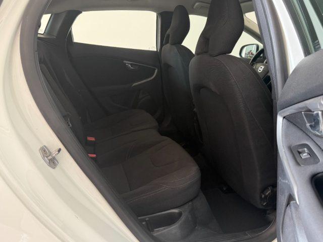 VOLVO V40 T2 Summum